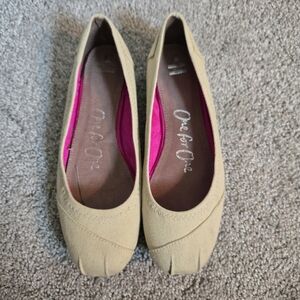 TOMS Women's Sz 9 Burlap Beige Ballet Flats Slip On Casual Chic Canvas Shoes